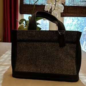 Vintage Coach Grey Herringbone Wool
Black Lea